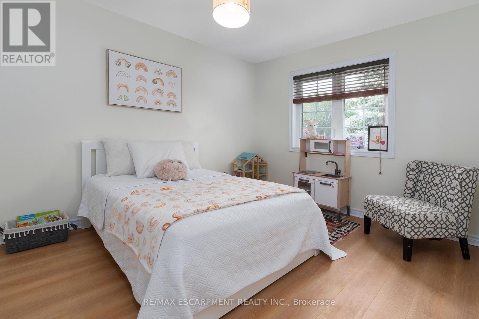 Photo 3 of 74 3333 New Street, Burlington ON