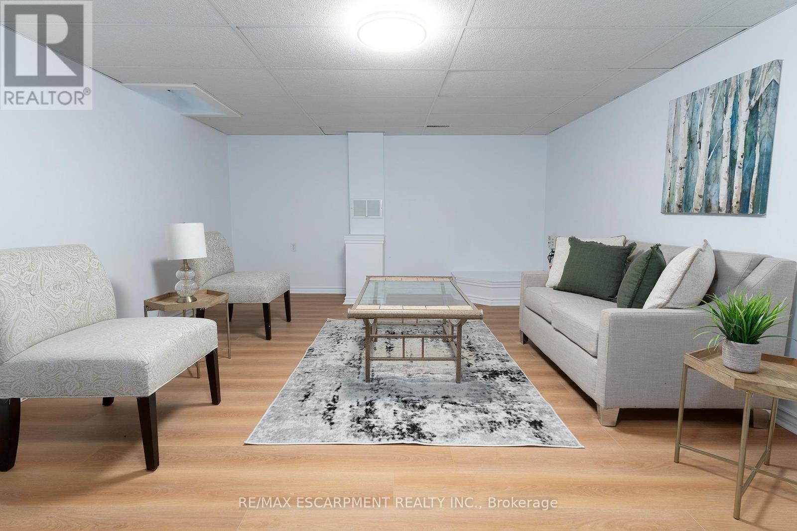 Photo 5 of 74 3333 New Street, Burlington ON