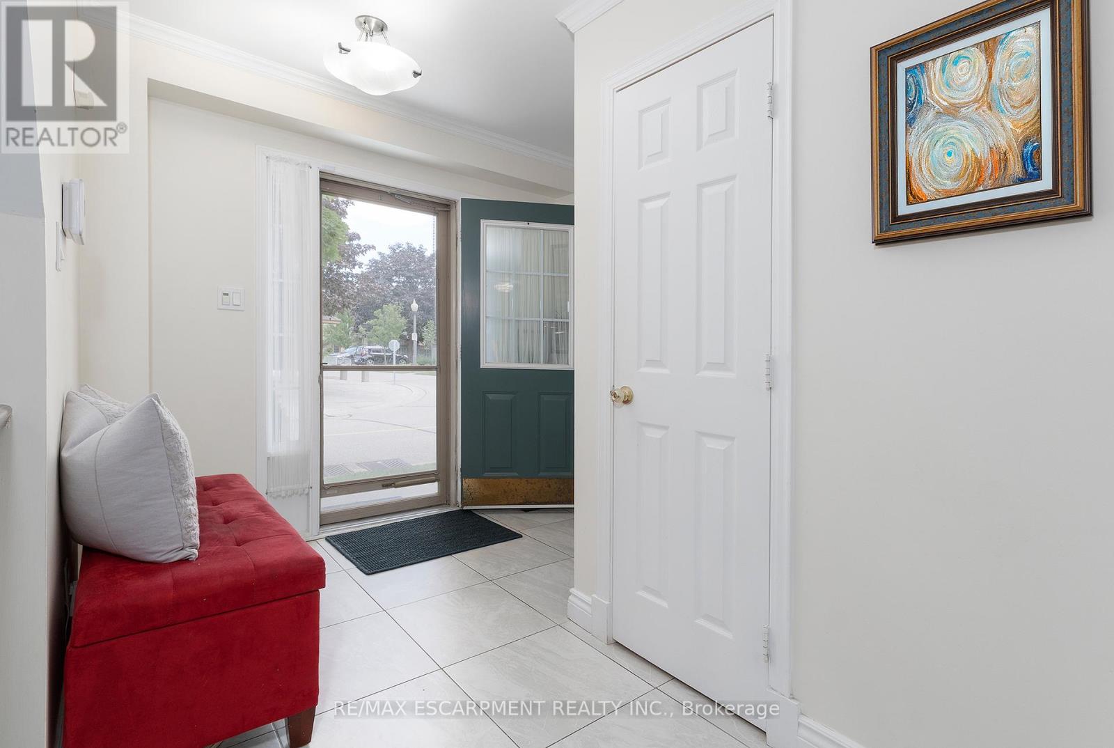 Photo 10 of 74 3333 New Street, Burlington ON