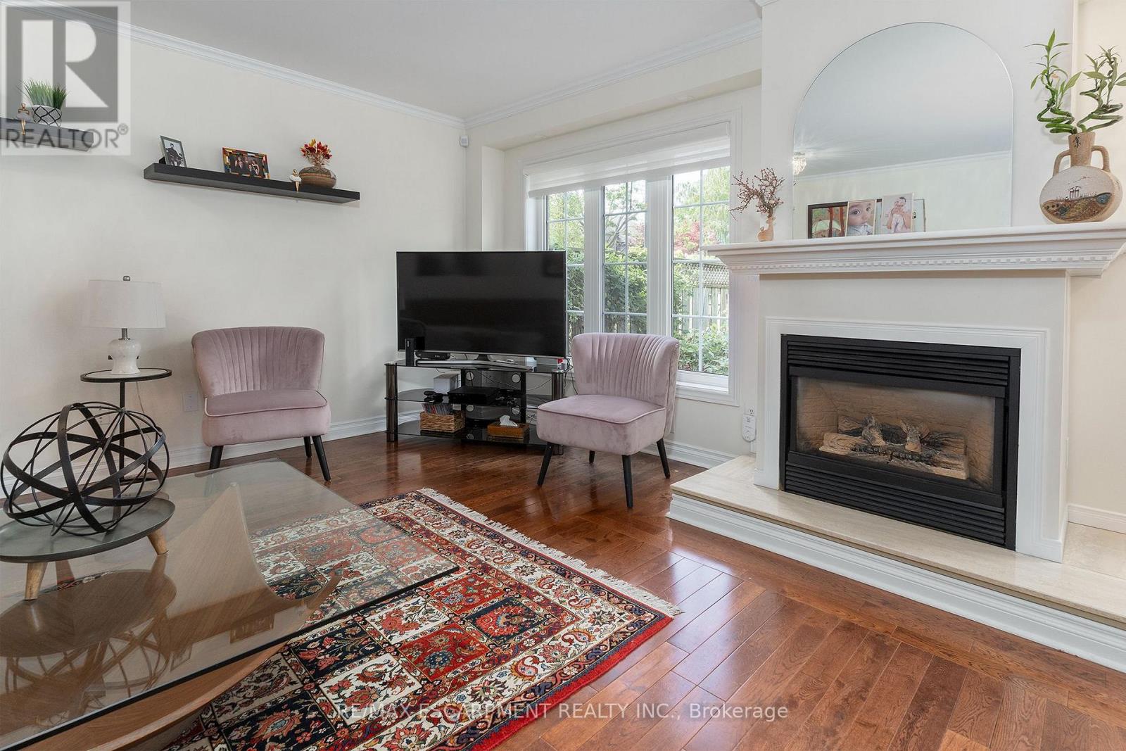 Photo 8 of 74 3333 New Street, Burlington ON