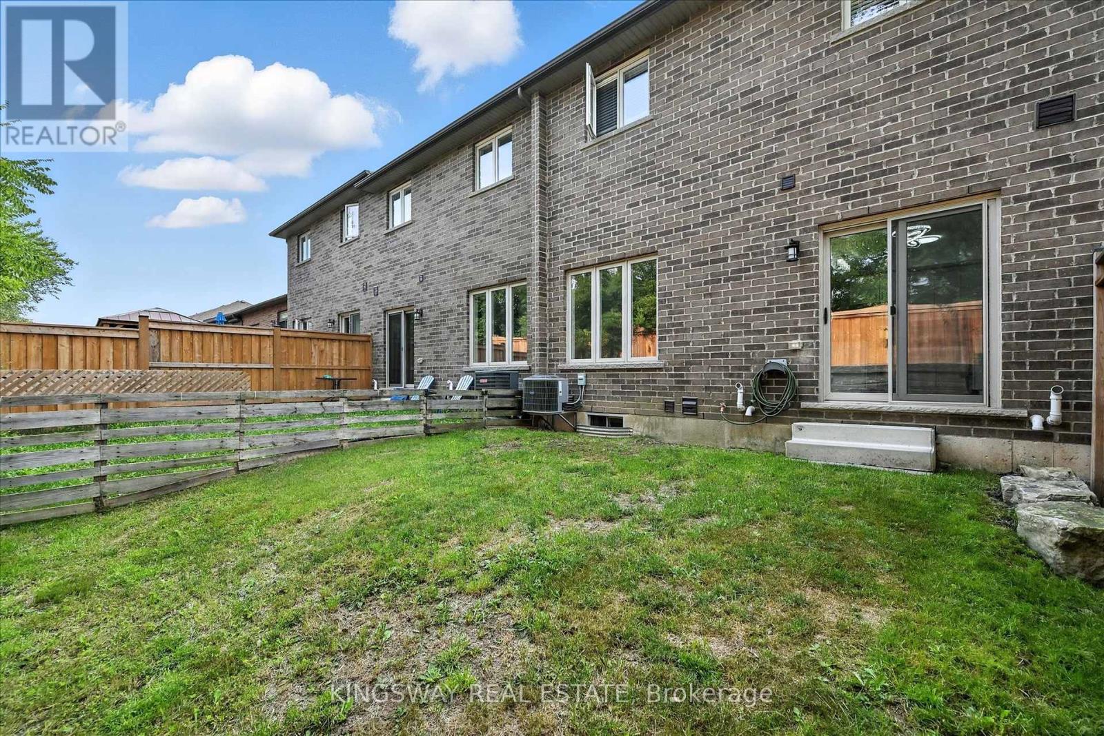 Photo 12 of 17 Dennis Drive, West Lincoln ON
