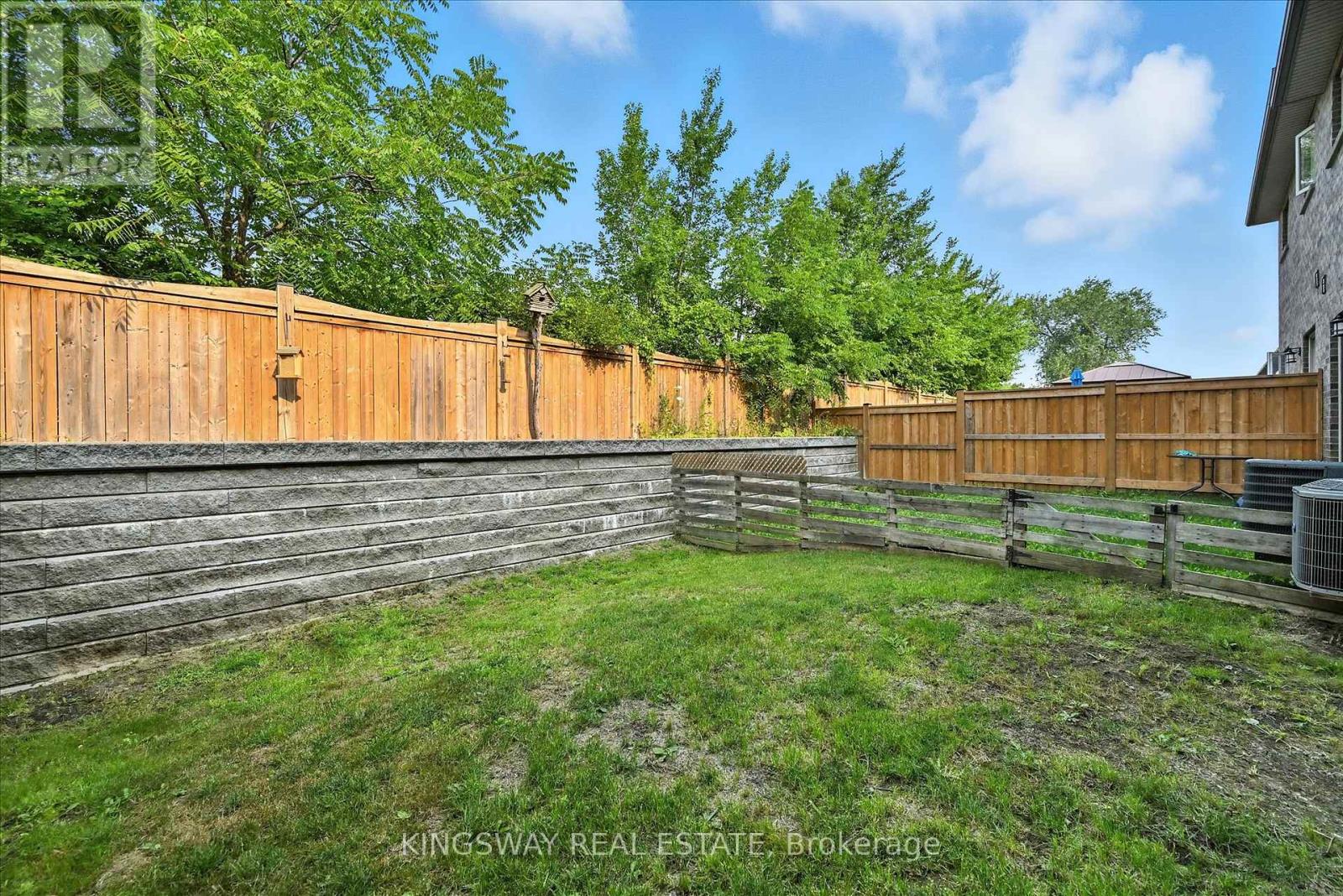 Photo 3 of 17 Dennis Drive, West Lincoln ON