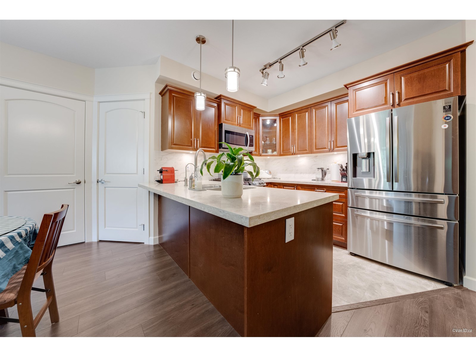 Photo 3 of 407 3535 146 A Street, Surrey BC