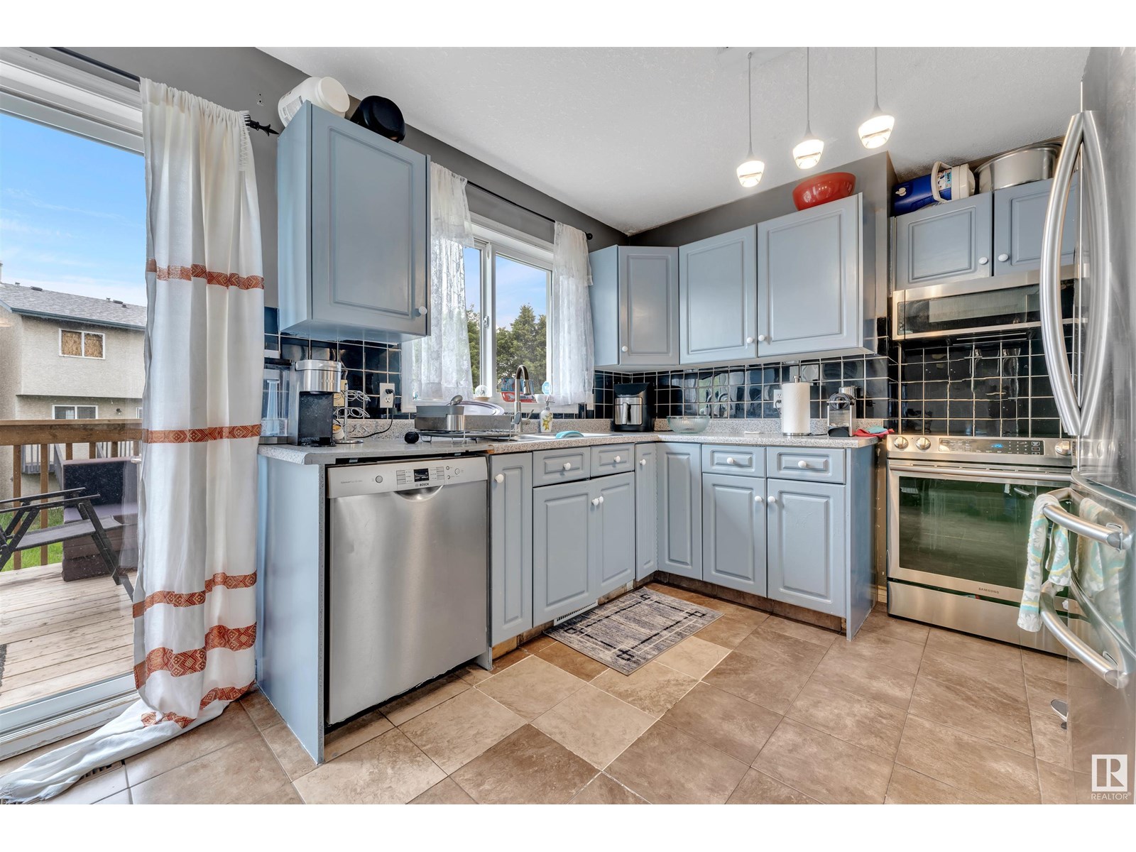 Photo 11 of 4680 126 Av Nw, Edmonton AB