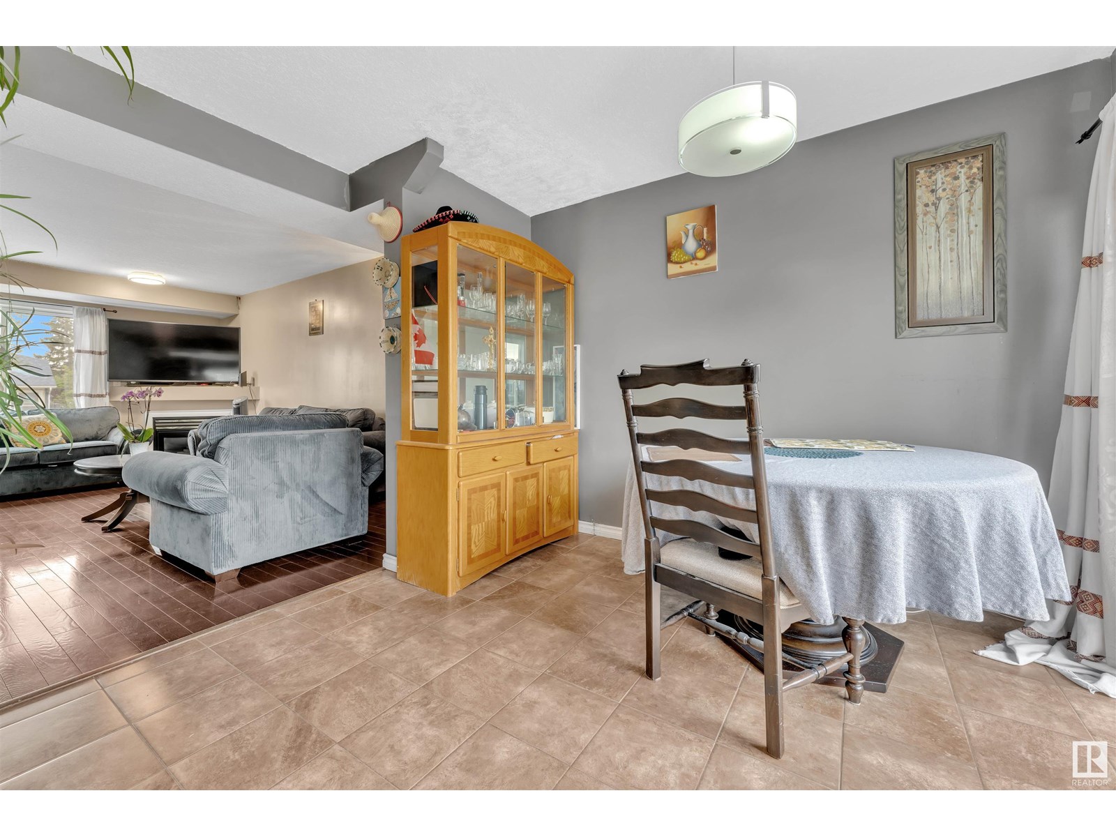 Photo 13 of 4680 126 Av Nw, Edmonton AB
