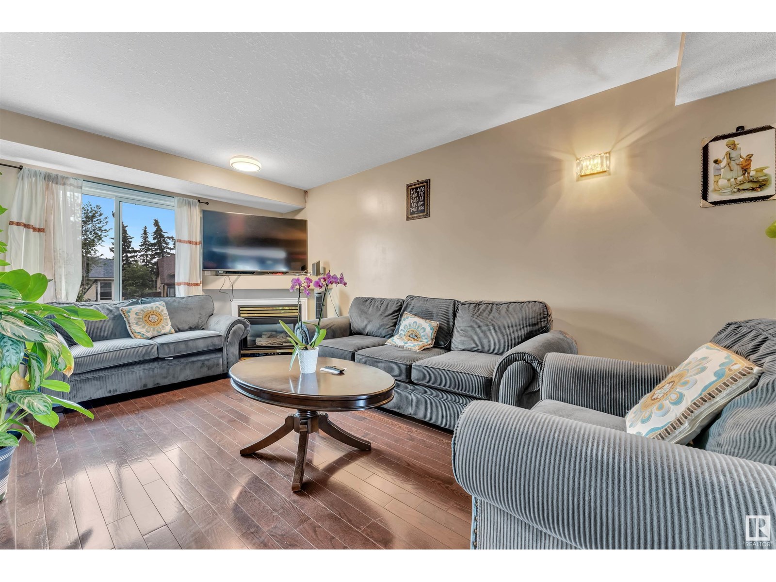 Photo 8 of 4680 126 Av Nw, Edmonton AB