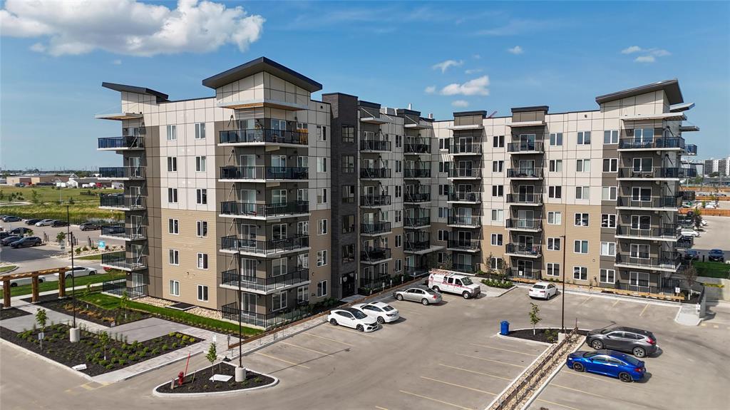 Photo 1 of 305 635 Ballantrae Drive, Winnipeg MB