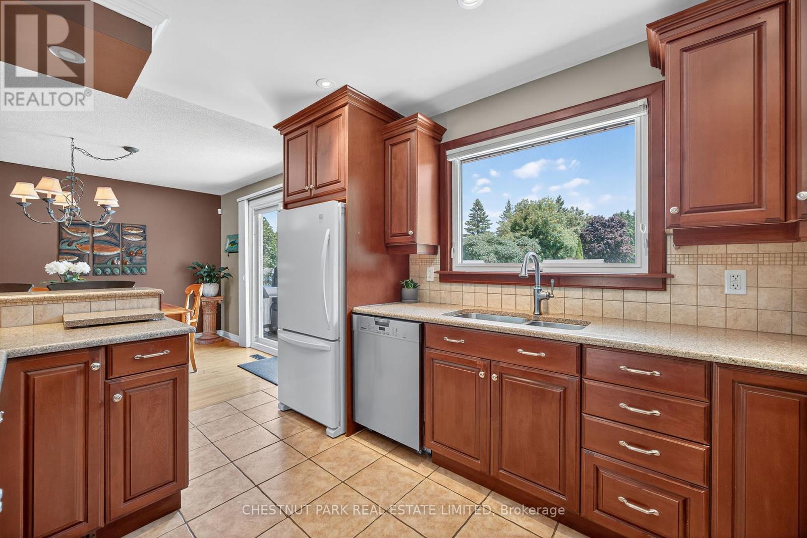 Photo 10 of 311 Pine Drive, Barrie ON