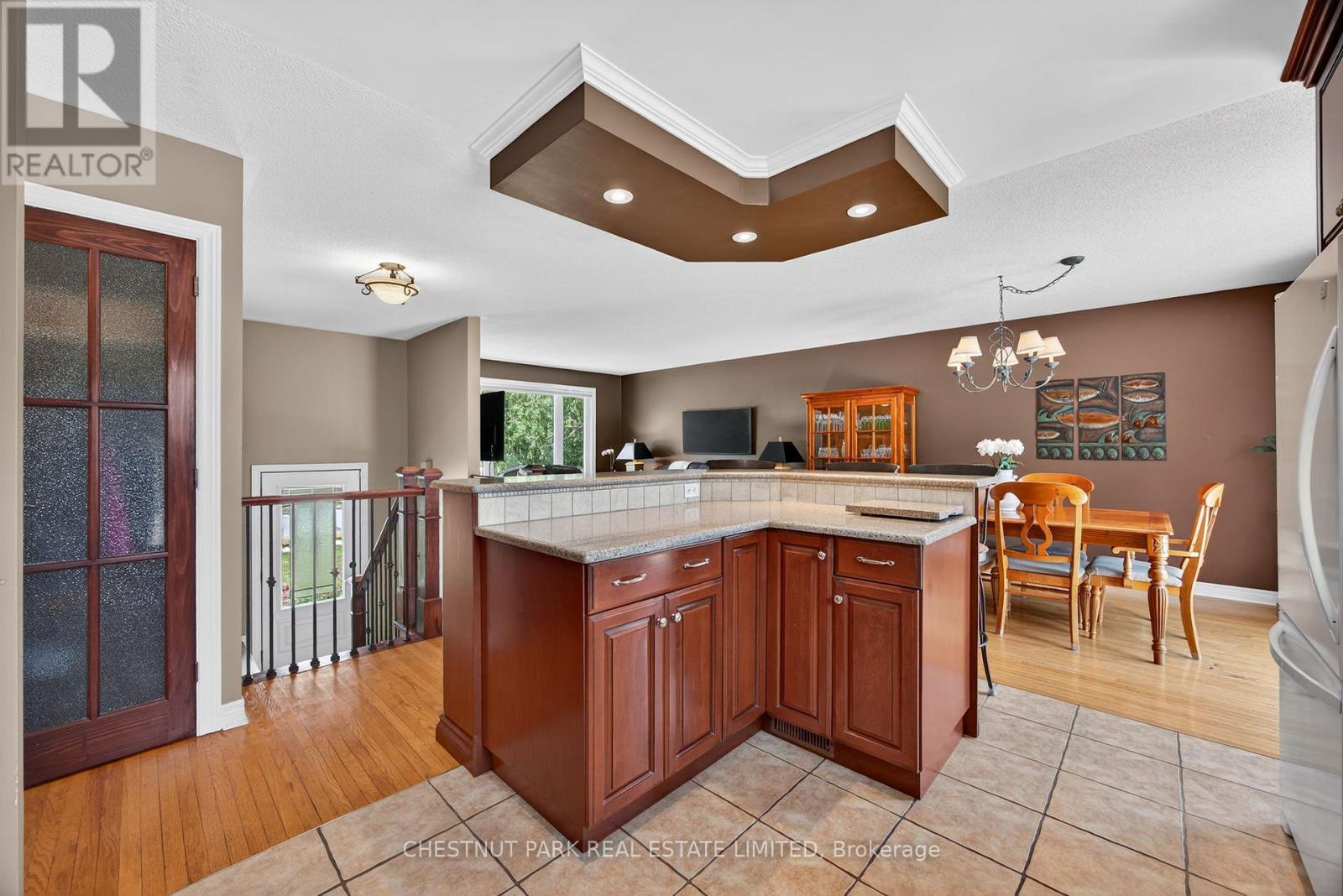 Photo 11 of 311 Pine Drive, Barrie ON