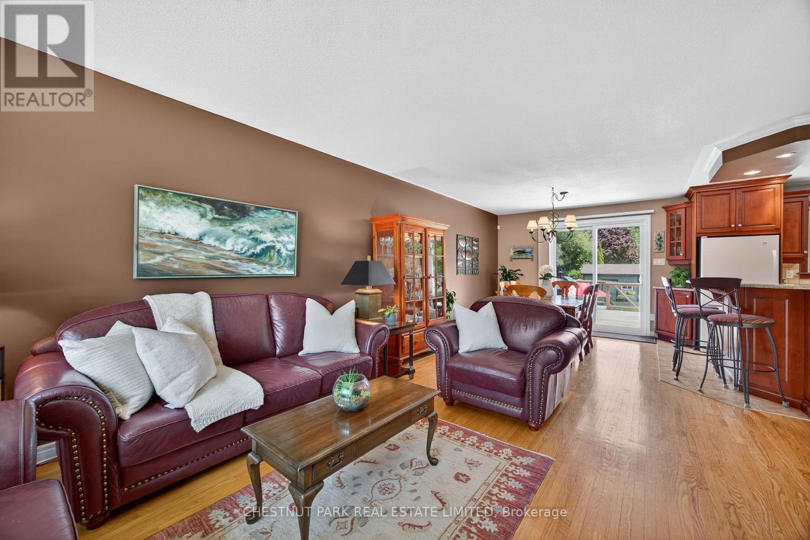 Photo 13 of 311 Pine Drive, Barrie ON