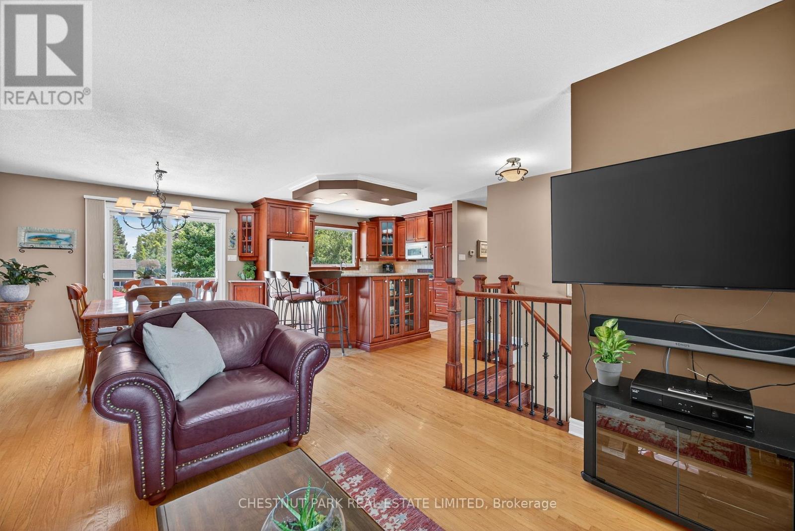 Photo 15 of 311 Pine Drive, Barrie ON
