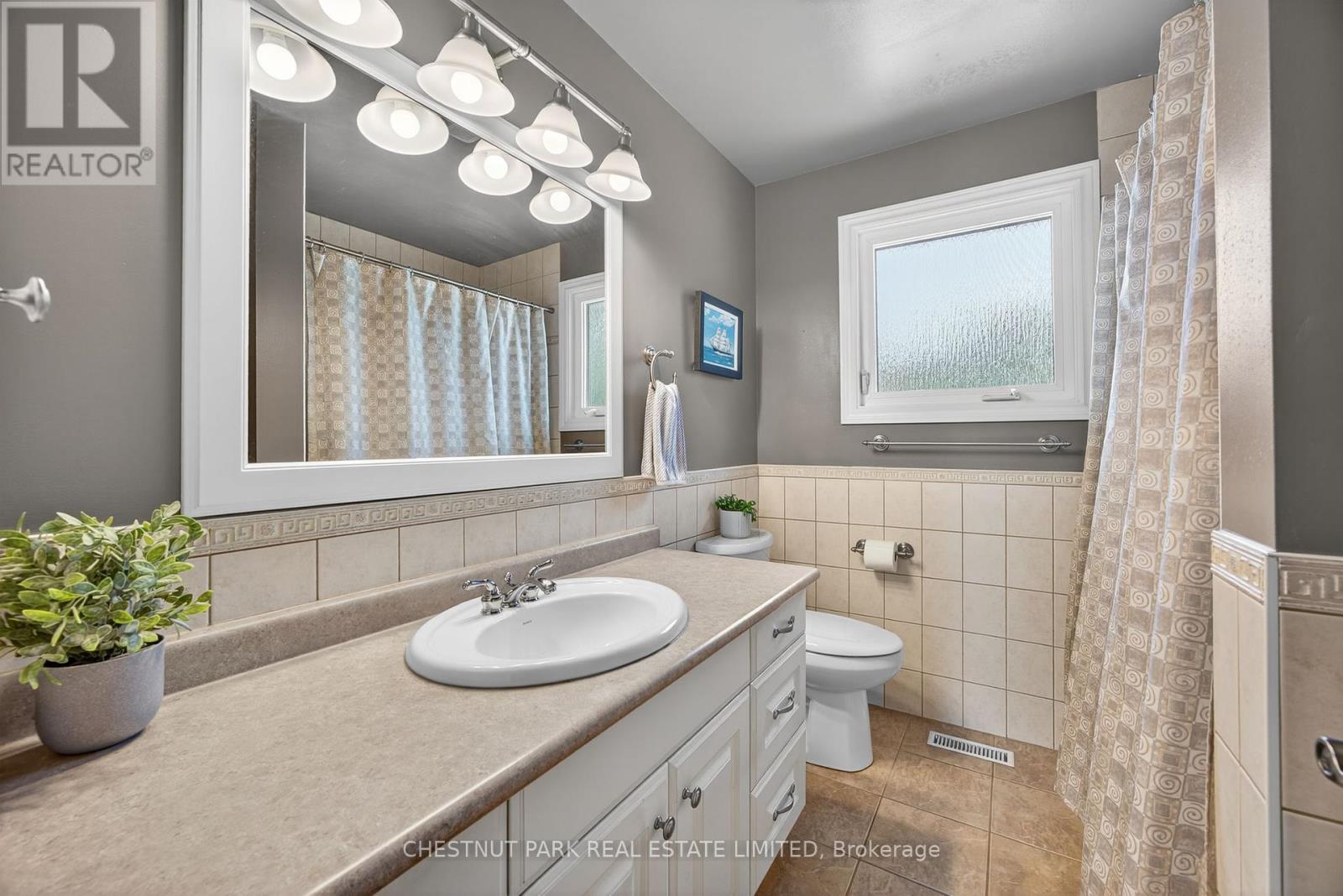 Photo 21 of 311 Pine Drive, Barrie ON