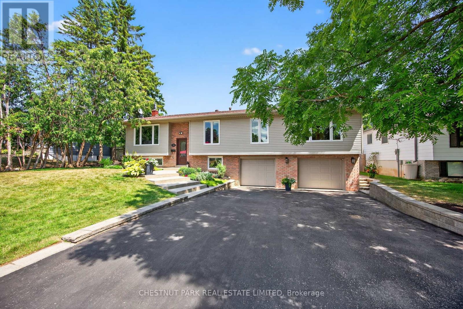 Photo 3 of 311 Pine Drive, Barrie ON