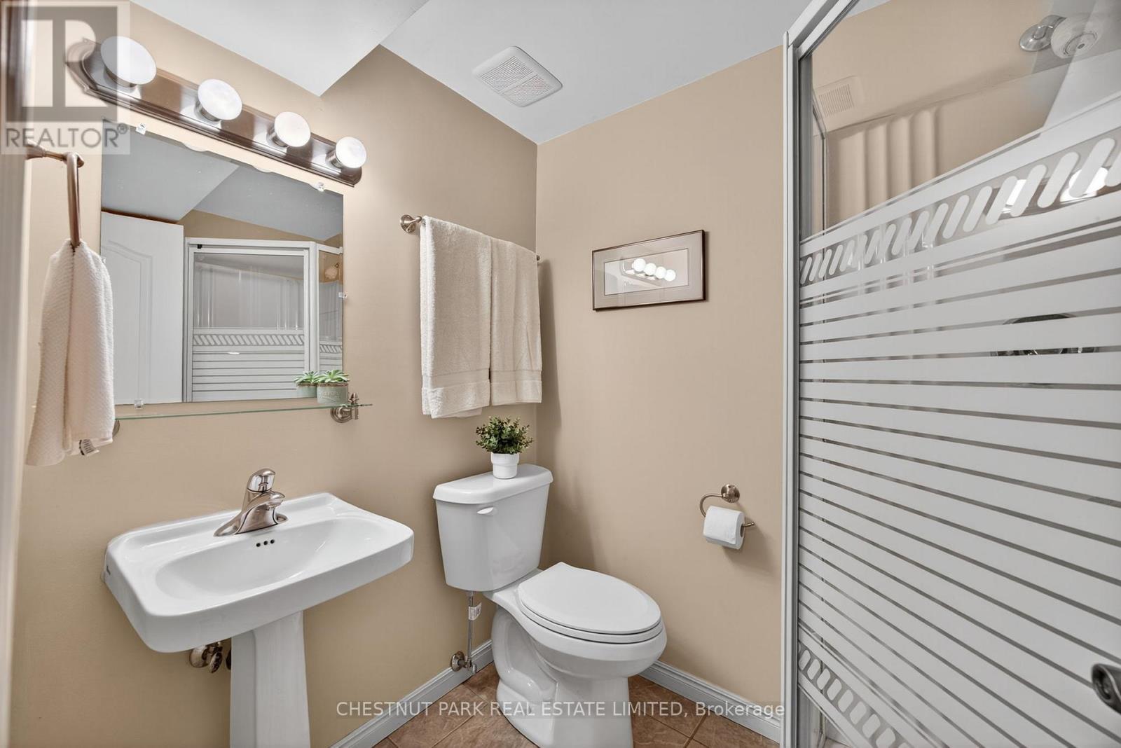 Photo 31 of 311 Pine Drive, Barrie ON