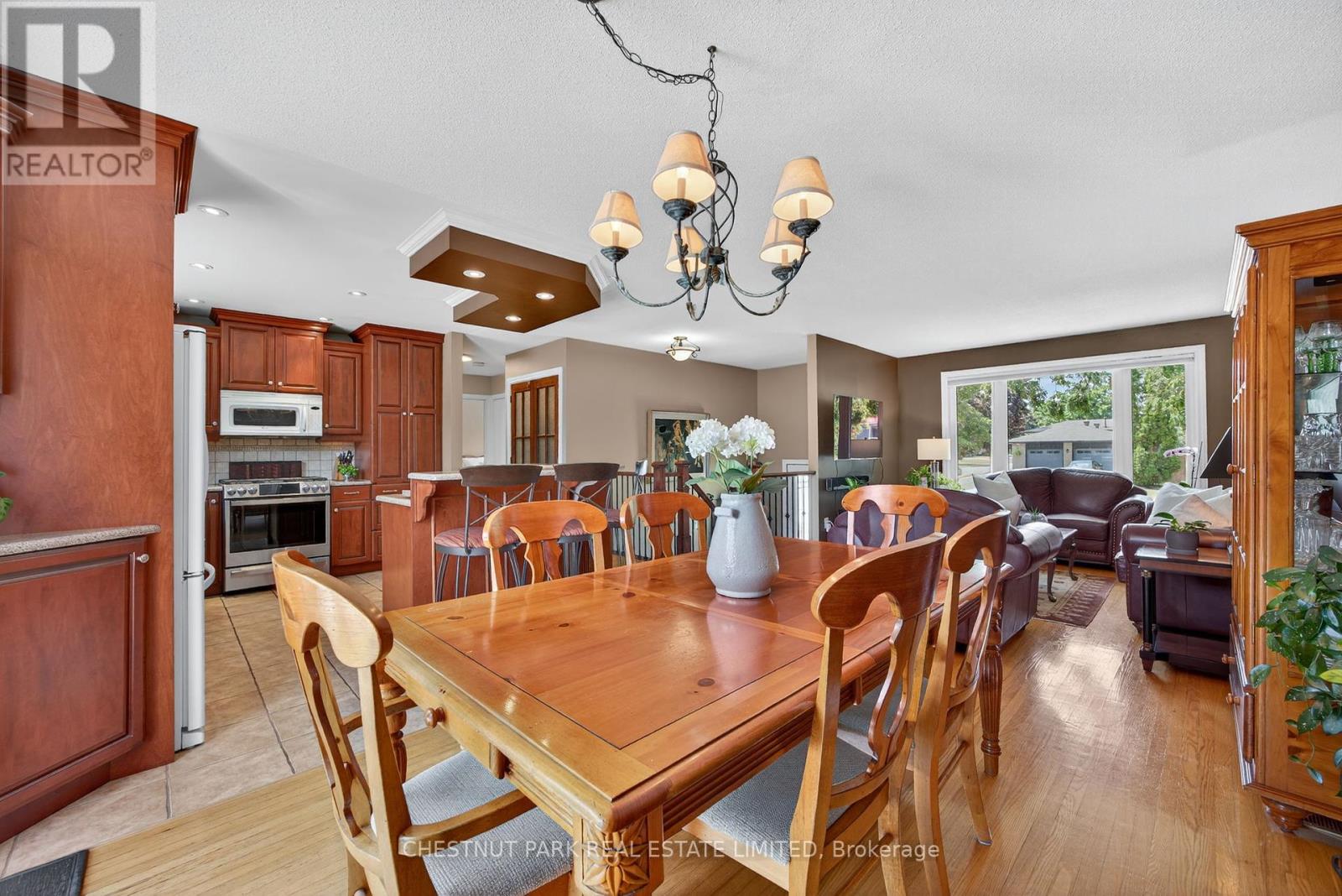 Photo 5 of 311 Pine Drive, Barrie ON