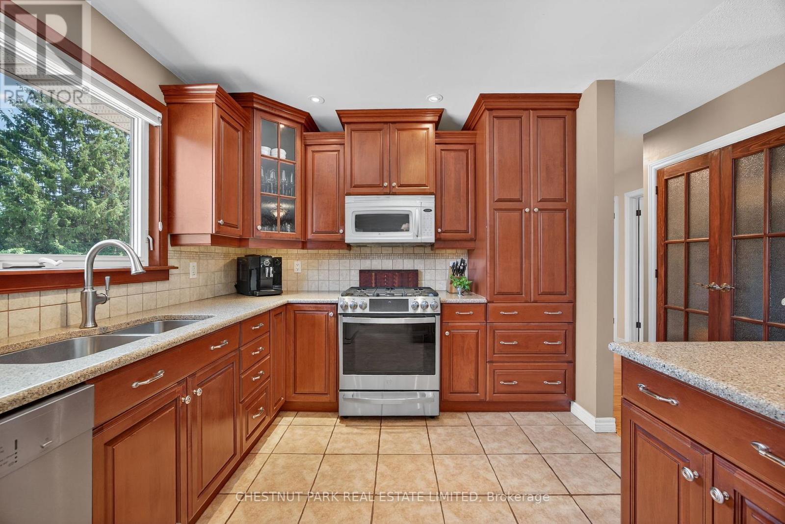 Photo 8 of 311 Pine Drive, Barrie ON