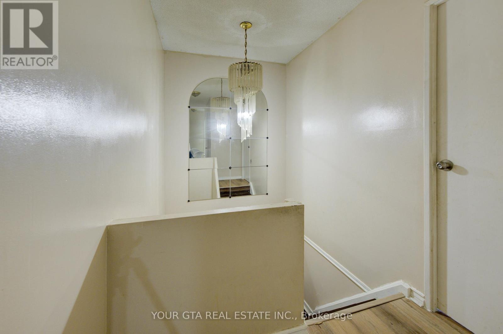 Photo 22 of 122 1055 B Forestwood Drive, Mississauga ON