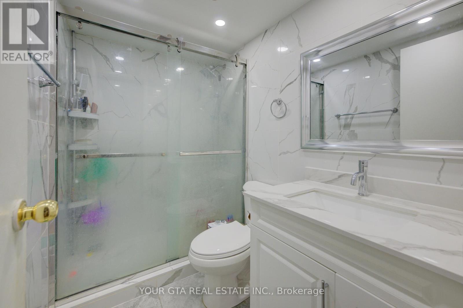Photo 25 of 122 1055 B Forestwood Drive, Mississauga ON