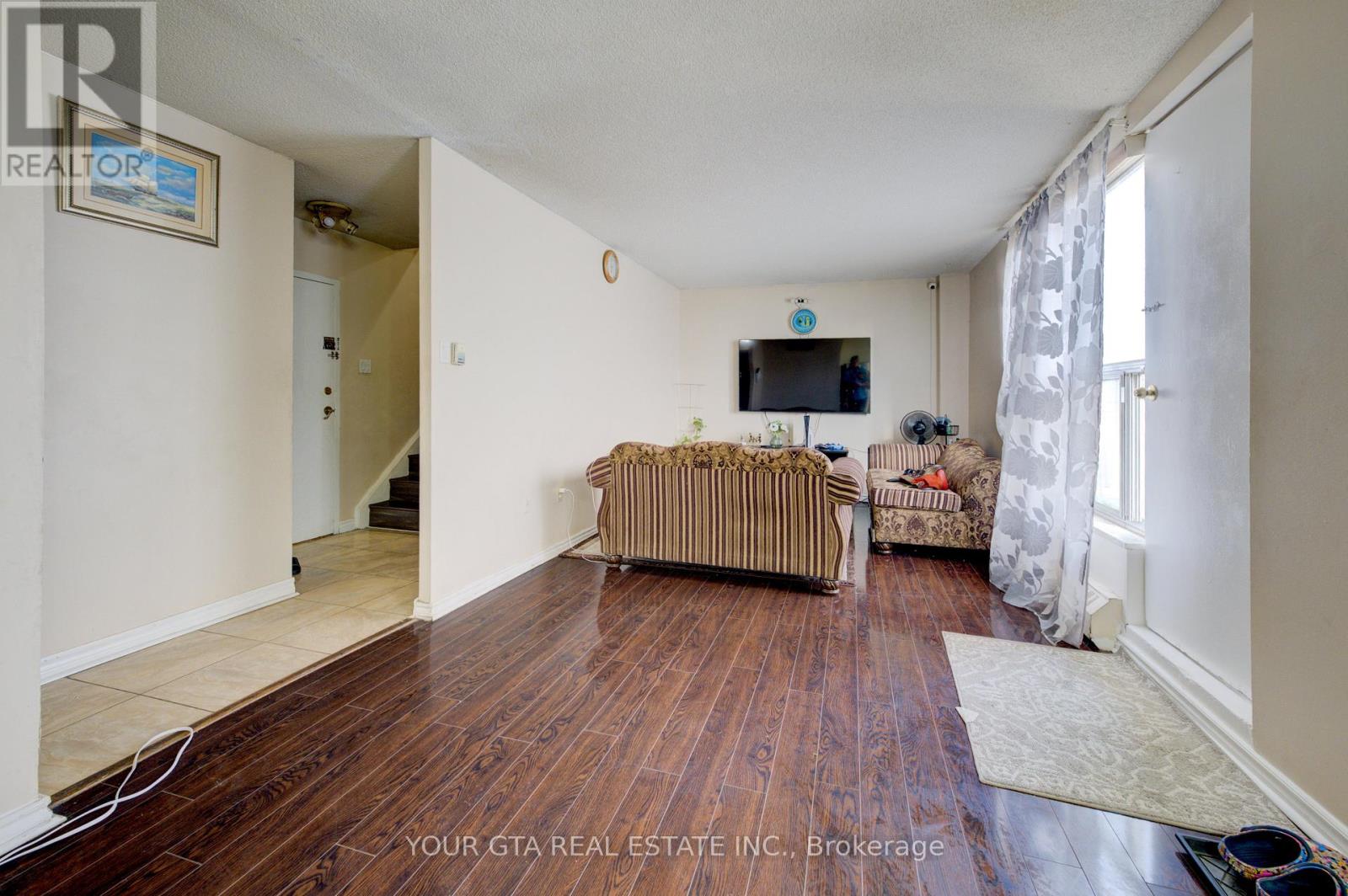 Photo 10 of 122 1055 B Forestwood Drive, Mississauga ON