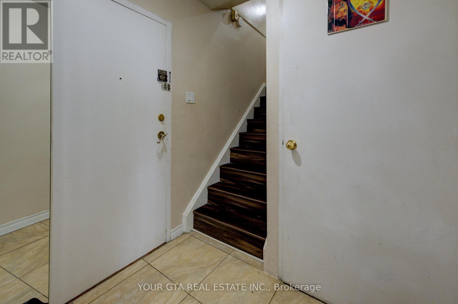 Photo 24 of 122 1055 B Forestwood Drive, Mississauga ON