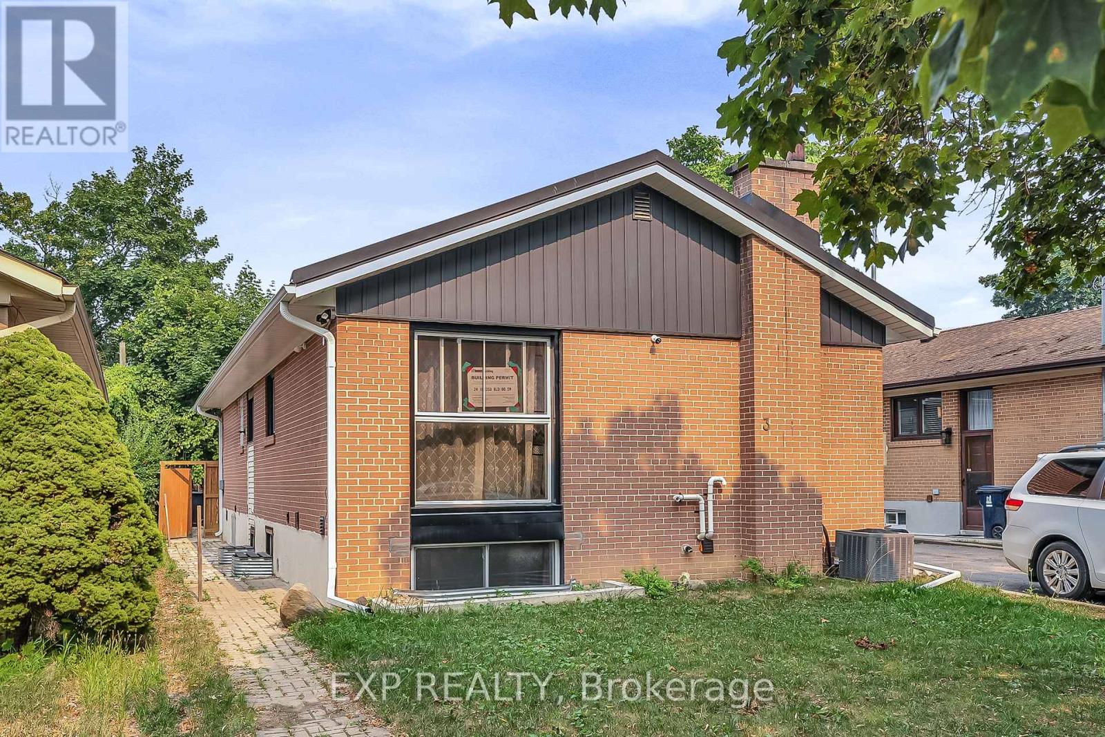 Photo 1 of Rm 4 3 Bankfield Drive, Toronto ON