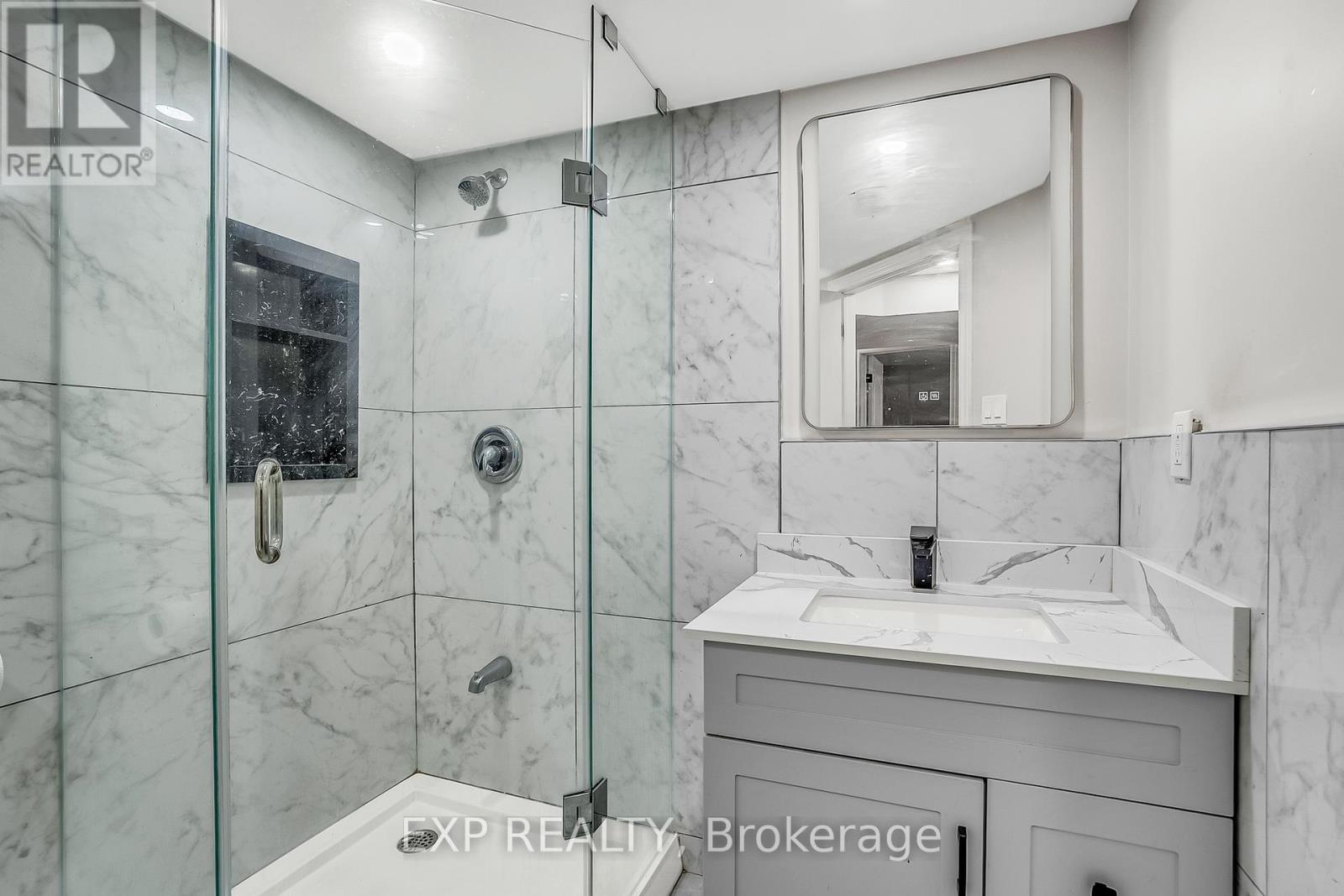 Photo 16 of Rm 4 3 Bankfield Drive, Toronto ON