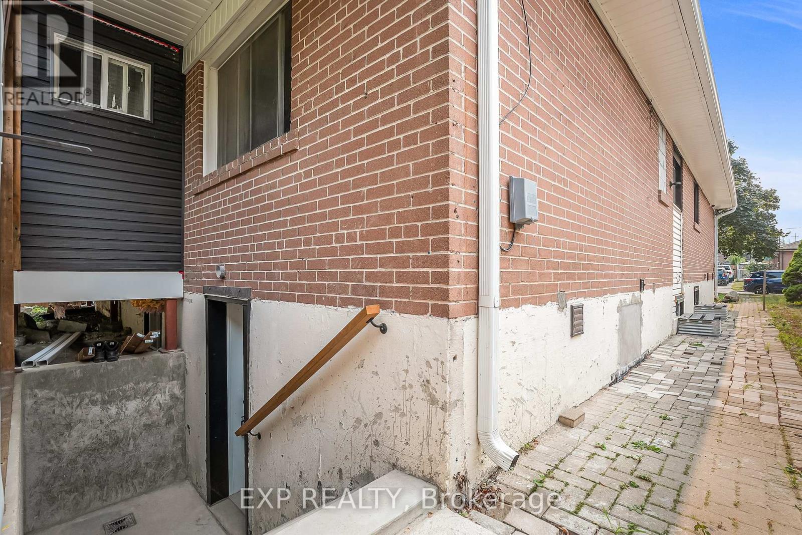 Photo 3 of Rm 4 3 Bankfield Drive, Toronto ON