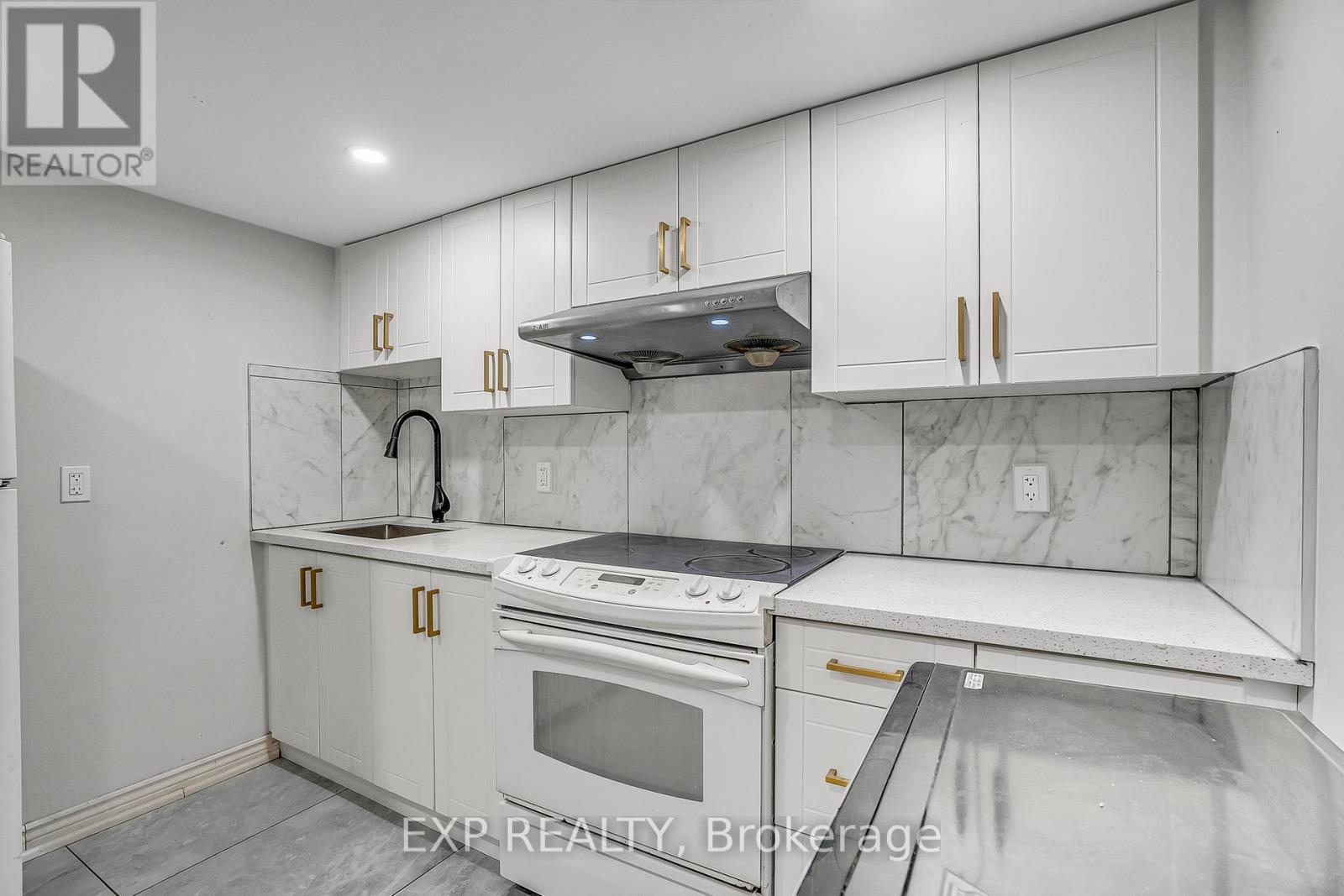 Photo 6 of Rm 4 3 Bankfield Drive, Toronto ON