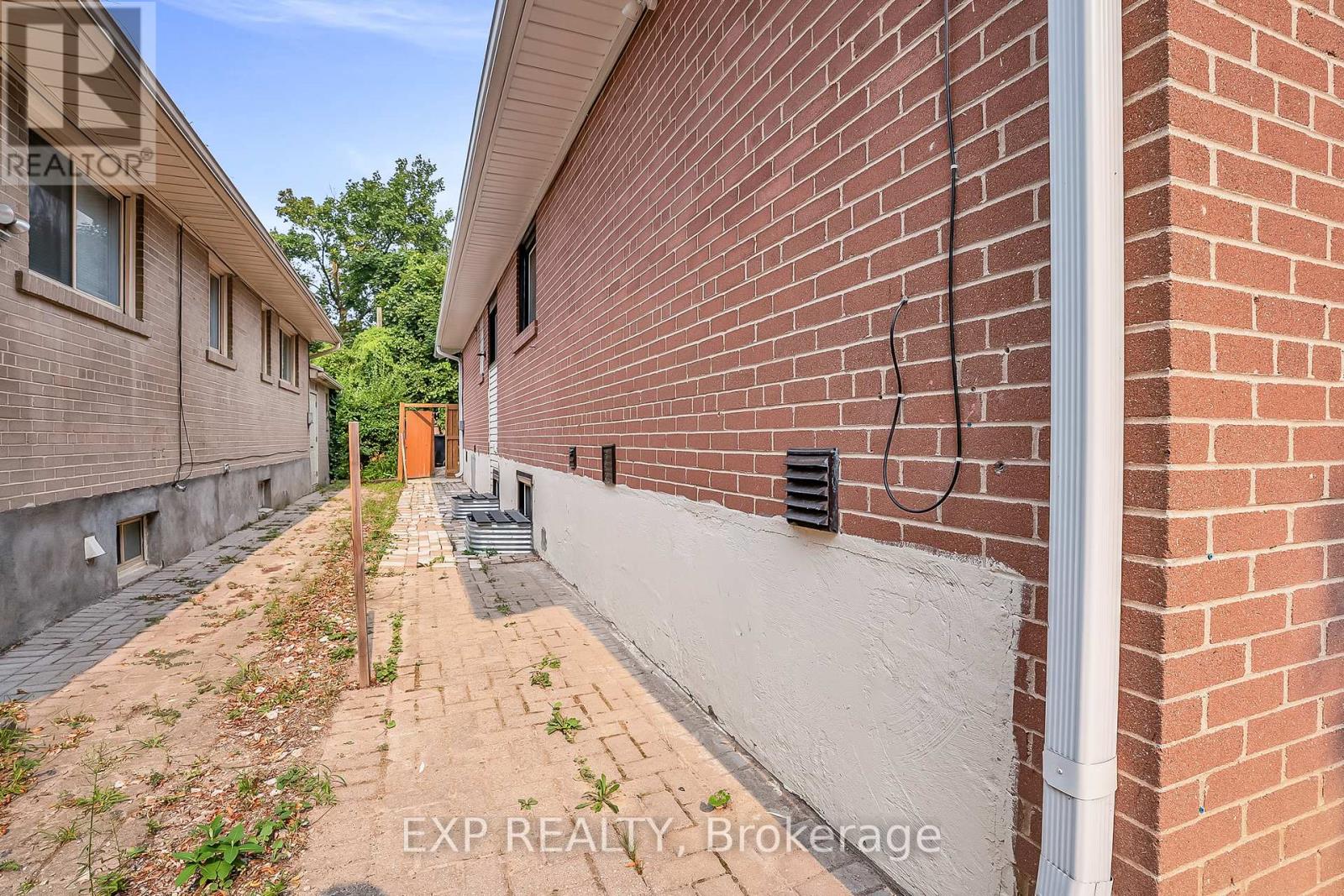 Photo 2 of Rm 3 3 Bankfield Drive, Toronto ON