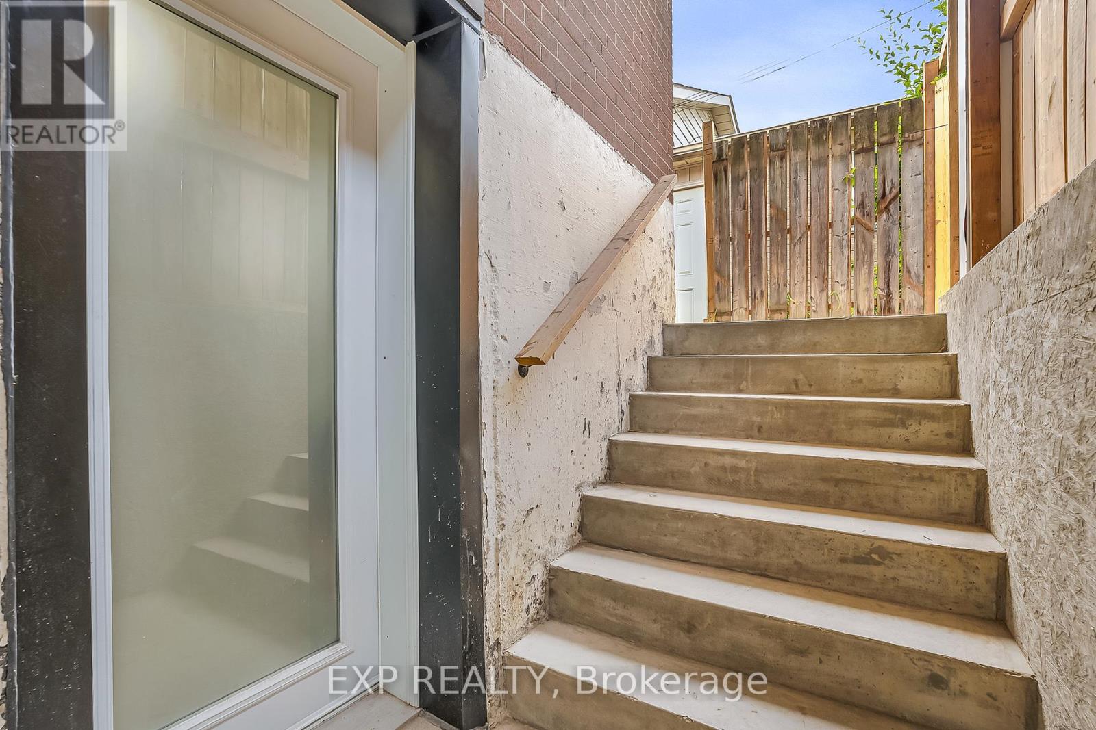 Photo 4 of Rm 3 3 Bankfield Drive, Toronto ON