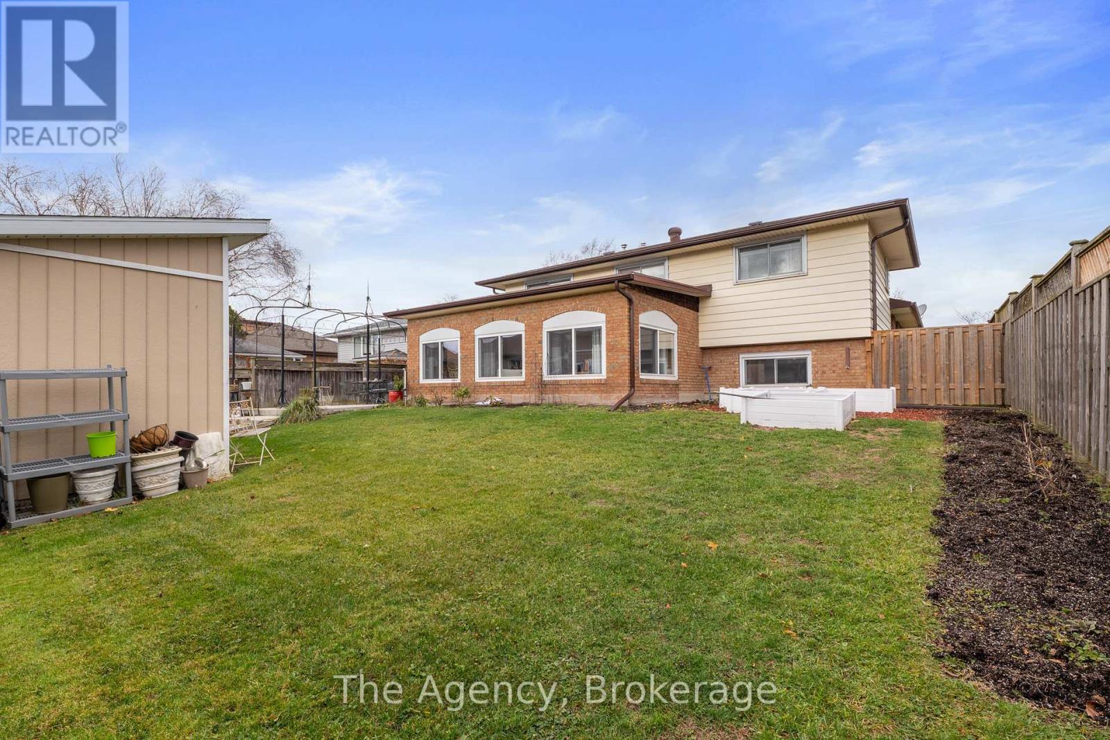 Photo 29 of 89 Endicott Terrace, Welland ON