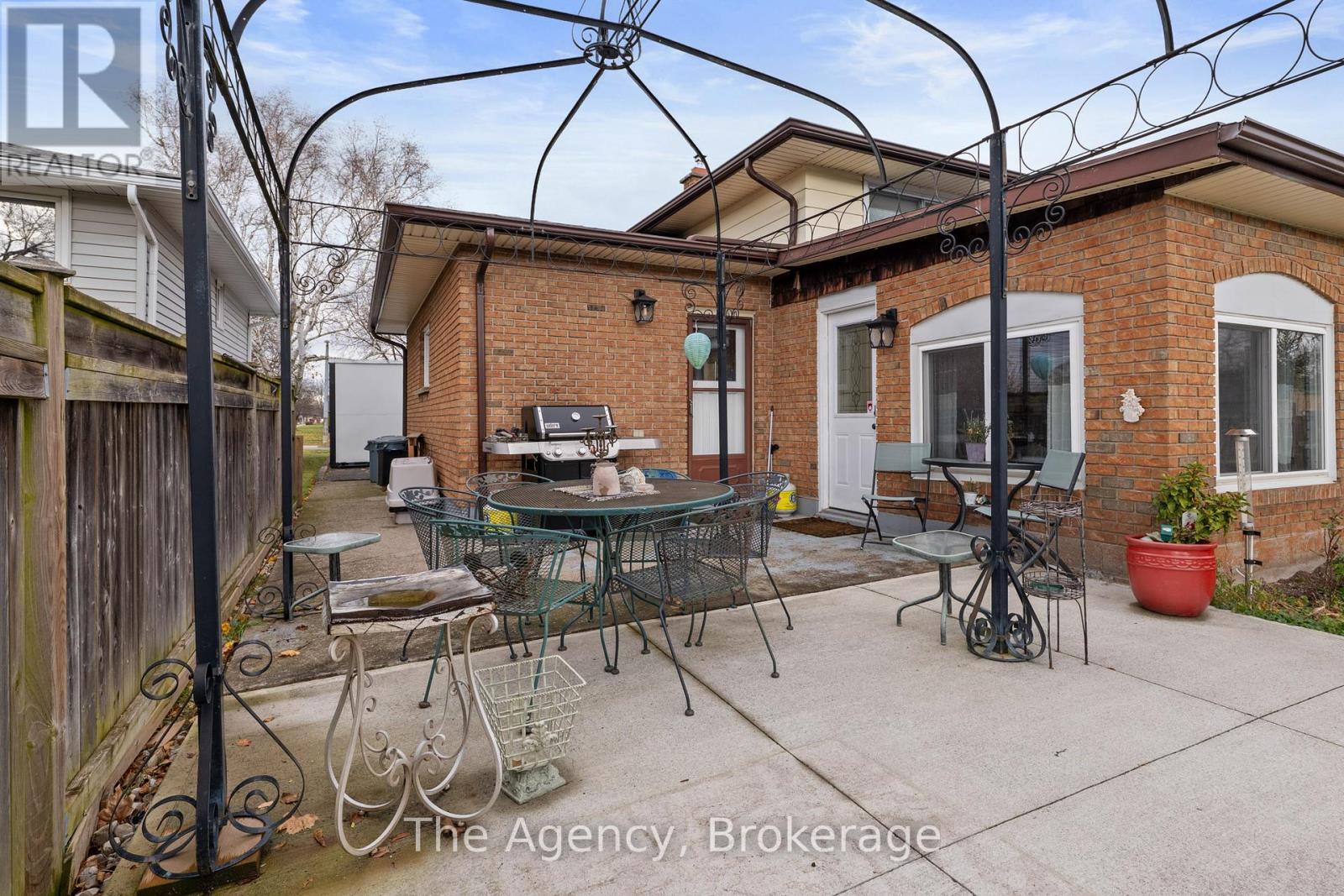 Photo 27 of 89 Endicott Terrace, Welland ON