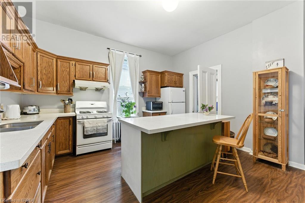 Photo 33 of 323 Dalhousie Street, Brantford ON