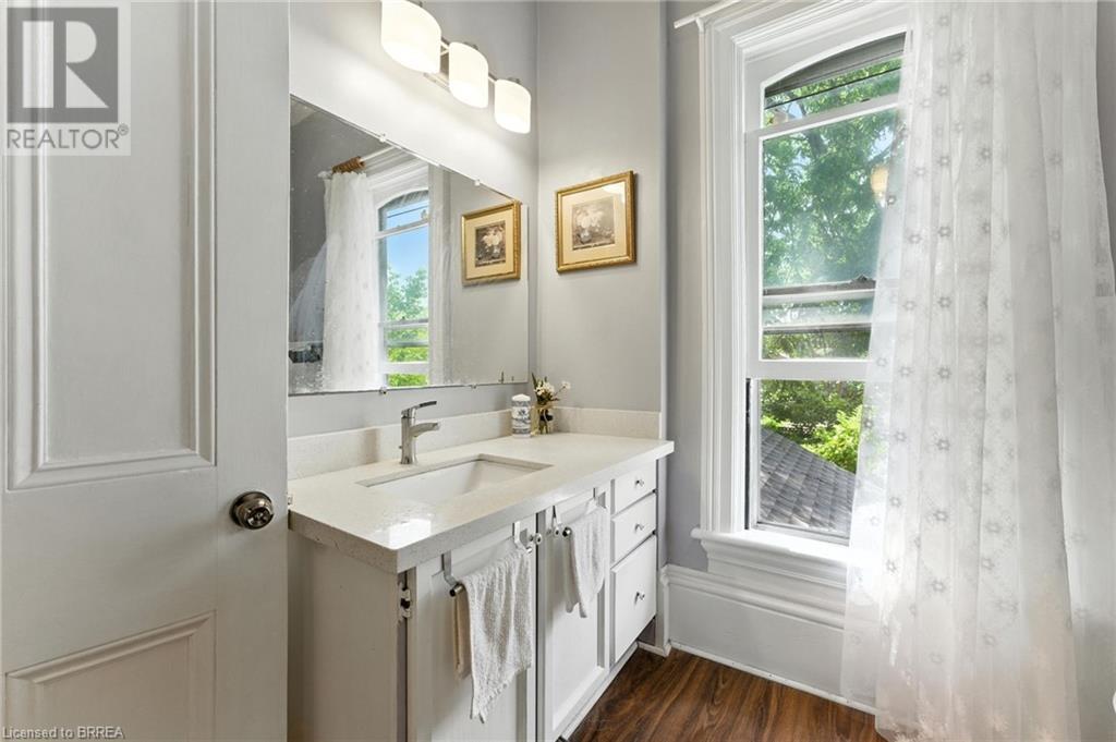 Photo 40 of 323 Dalhousie Street, Brantford ON