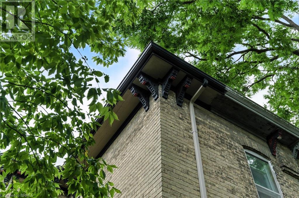 Photo 4 of 323 Dalhousie Street, Brantford ON