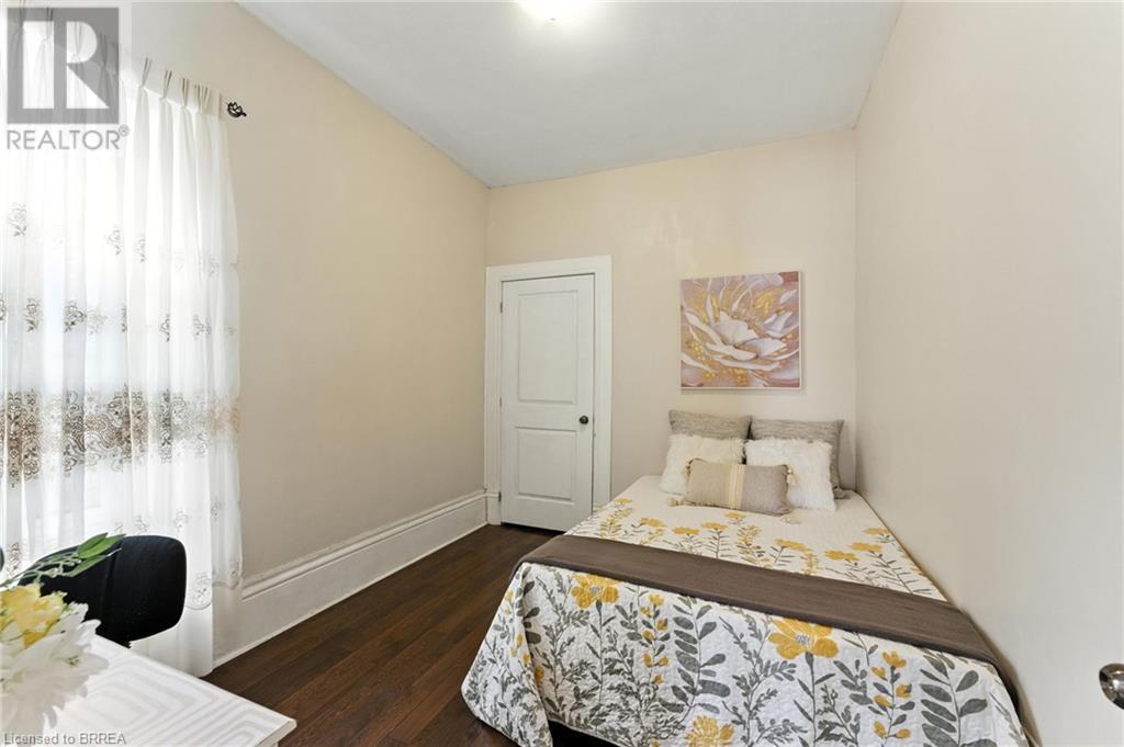 Photo 23 of 323 Dalhousie Street, Brantford ON