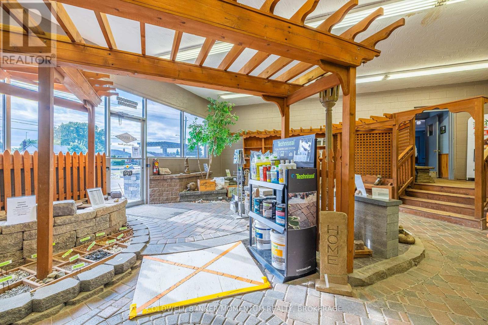 Photo 9 of 132 Bunting Road, St Catharines ON
