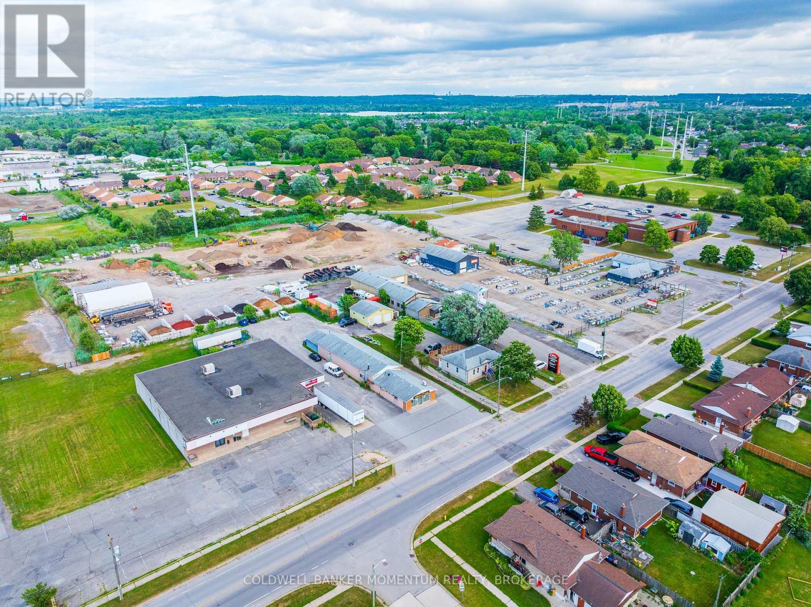 Photo 10 of 132 Bunting Road, St Catharines ON