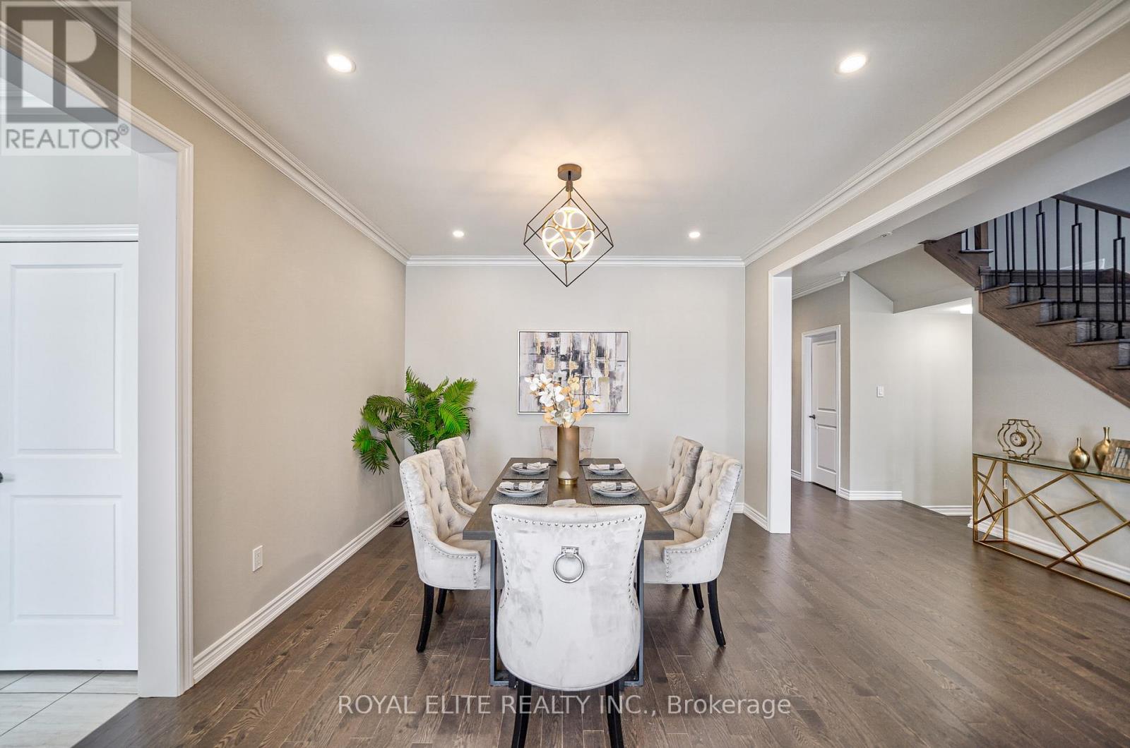 Photo 15 of 10 Capstan Court, Whitby ON