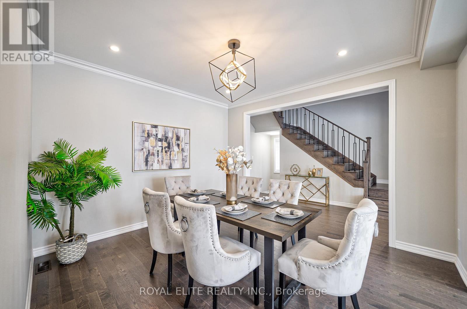 Photo 5 of 10 Capstan Court, Whitby ON