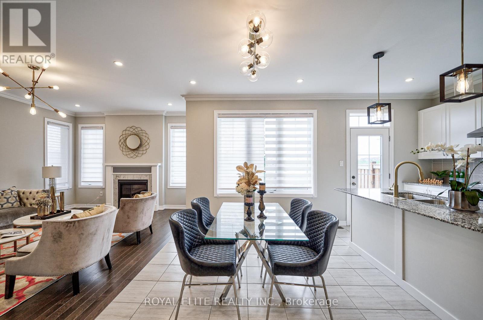 Photo 9 of 10 Capstan Court, Whitby ON