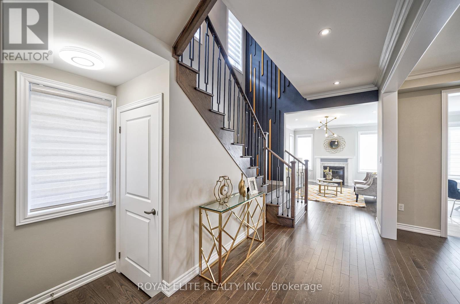 Photo 19 of 10 Capstan Court, Whitby ON