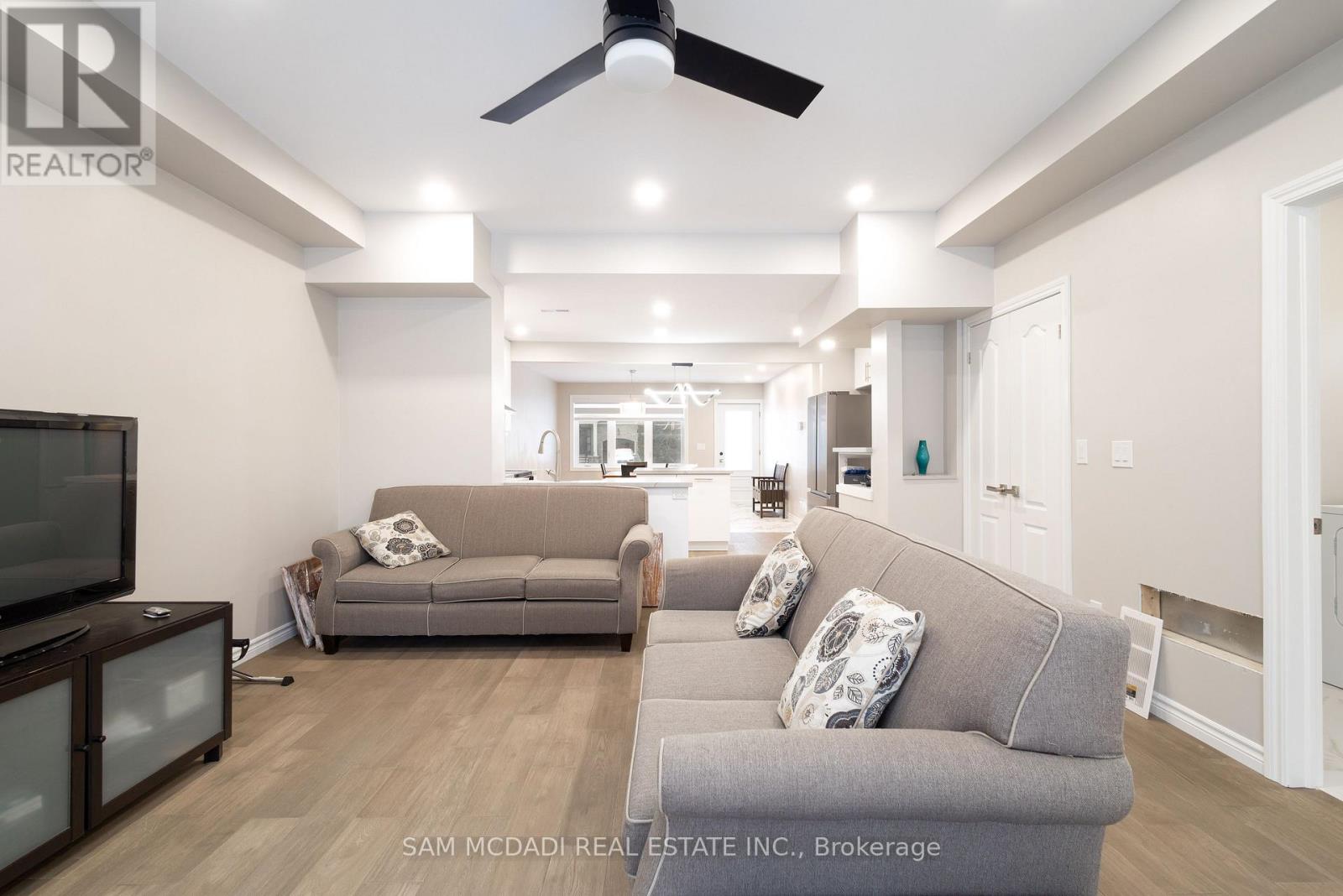 Photo 10 of Upper 606 Drymen Crescent, Mississauga ON