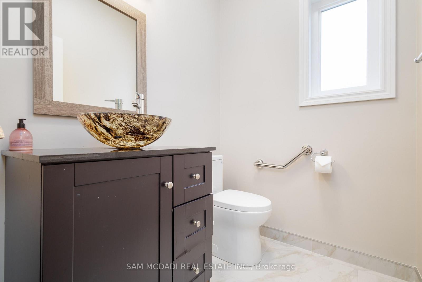 Photo 11 of Upper 606 Drymen Crescent, Mississauga ON