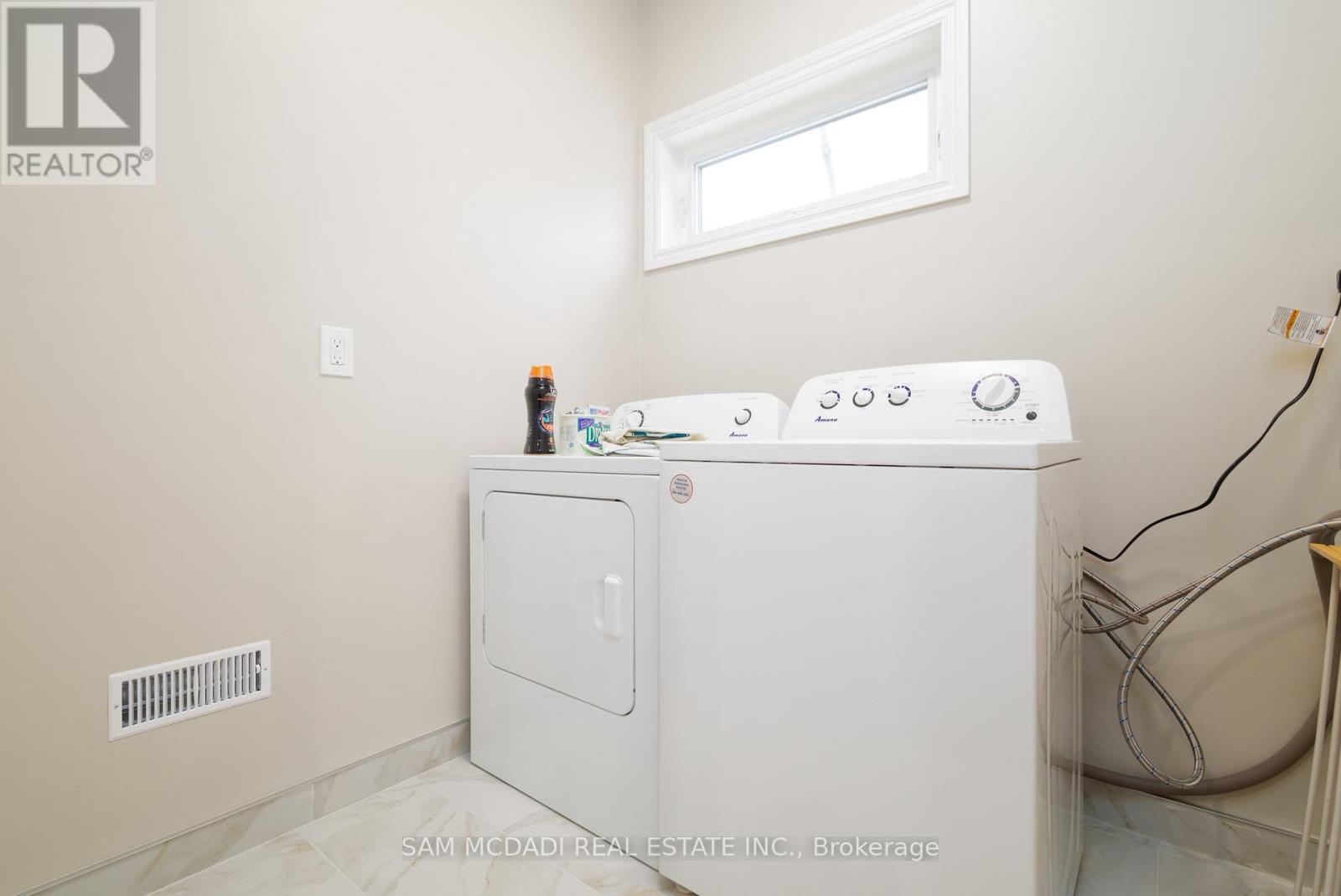 Photo 12 of Upper 606 Drymen Crescent, Mississauga ON