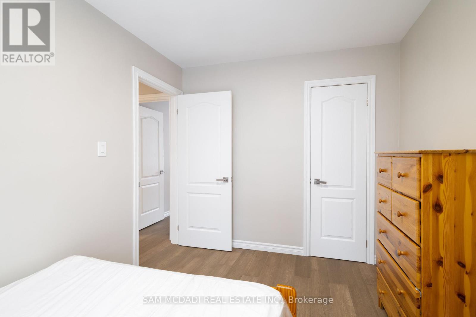 Photo 19 of Upper 606 Drymen Crescent, Mississauga ON