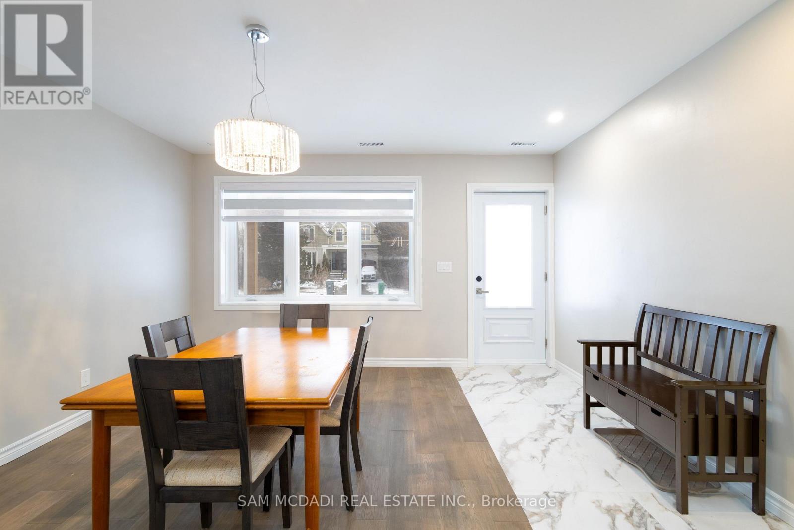 Photo 2 of Upper 606 Drymen Crescent, Mississauga ON