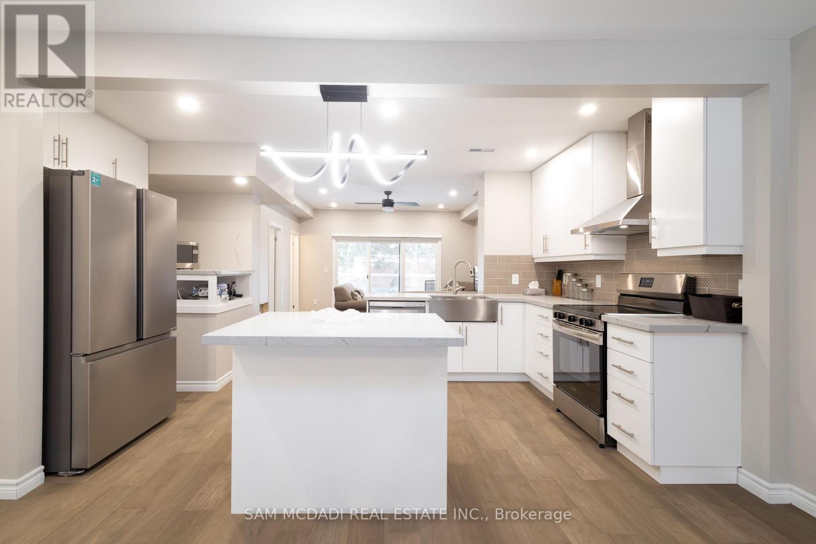 Photo 3 of Upper 606 Drymen Crescent, Mississauga ON
