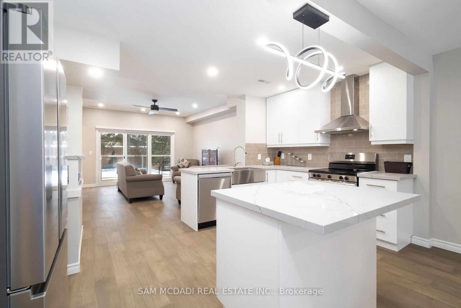 Photo 4 of Upper 606 Drymen Crescent, Mississauga ON