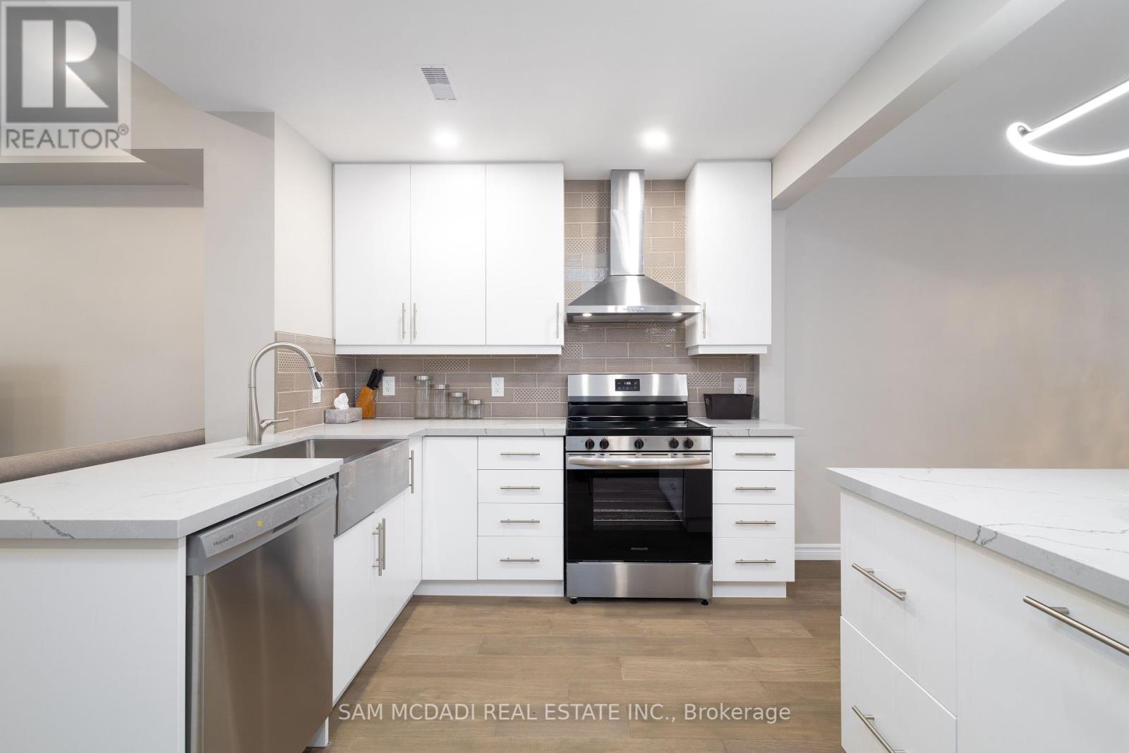 Photo 5 of Upper 606 Drymen Crescent, Mississauga ON